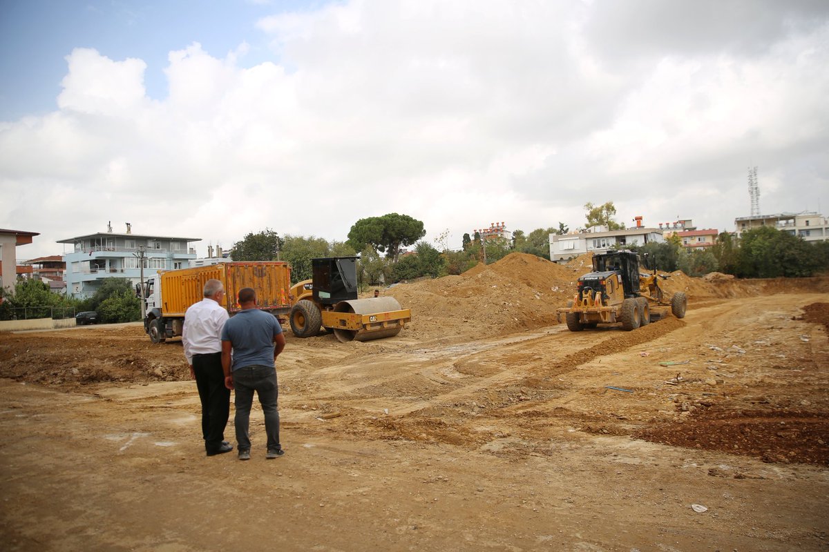 Orta Mahallemizde Tekeli Ortaokulu çevre düzenleme ve yol çalışmalarımızı inceledik. 🚧