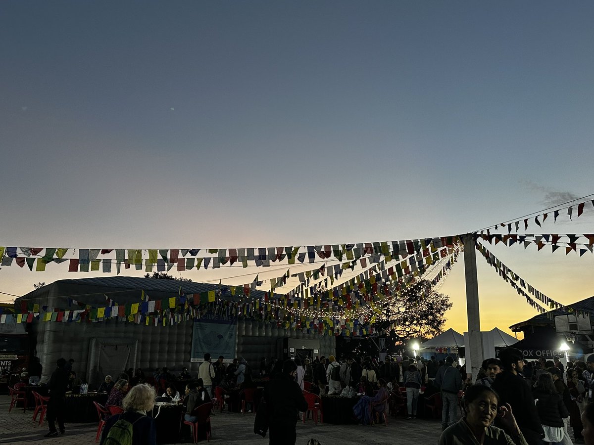 PictureTime4's tweet photo. Never ending queues & spectacular views at #diff2023 !!
A magical day indeed with cinema love at its best..
#bringingcinematothemountains
@sushilsays @PictureTime4 @DIFFindia https://t.co/7shKNyTQGD