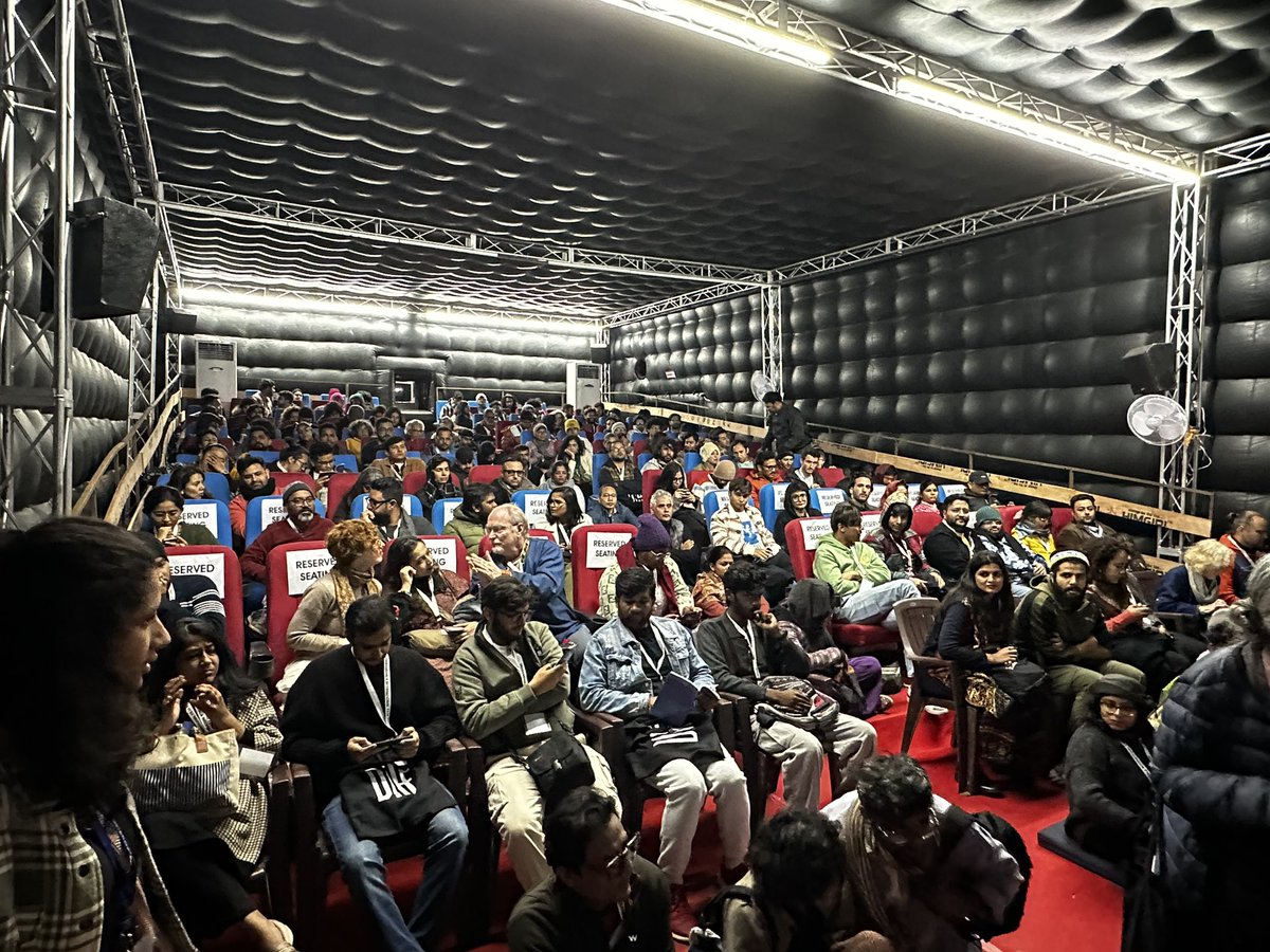 PictureTime4's tweet photo. Never ending queues & spectacular views at #diff2023 !!
A magical day indeed with cinema love at its best..
#bringingcinematothemountains
@sushilsays @PictureTime4 @DIFFindia https://t.co/7shKNyTQGD