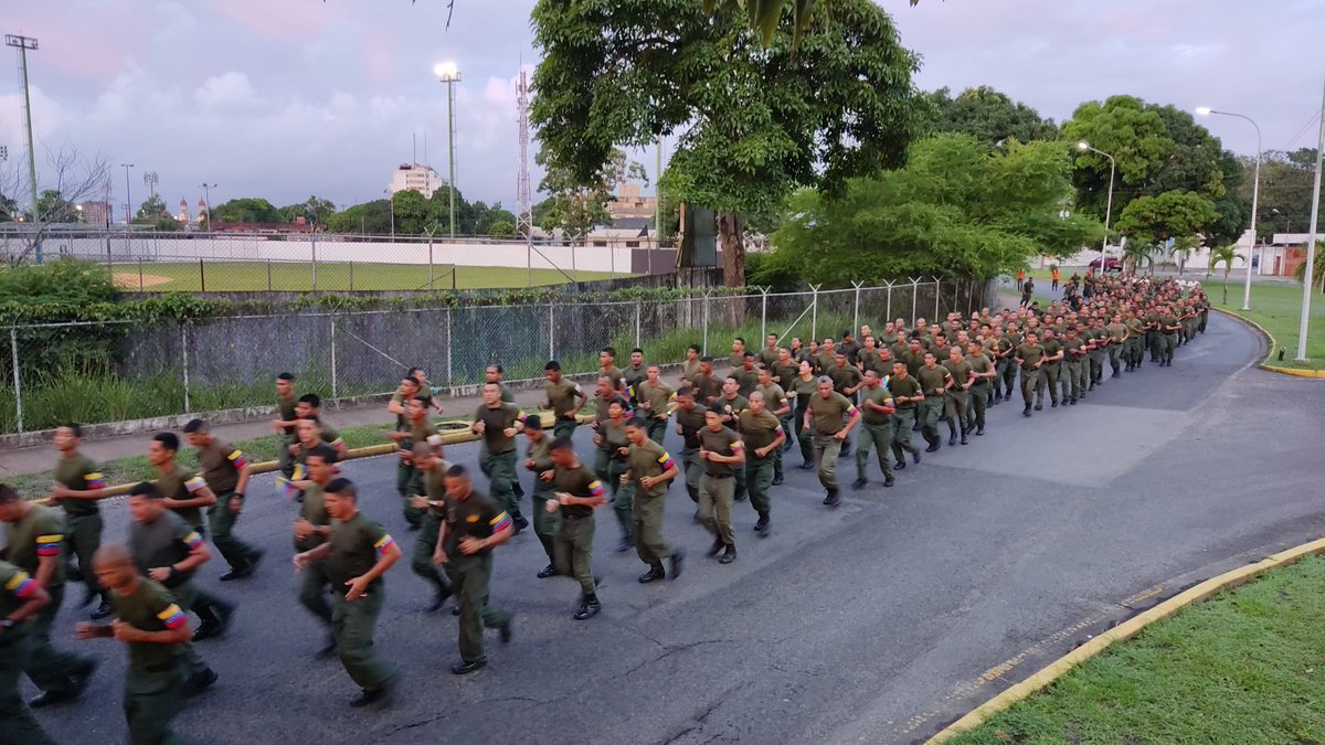 EJB_63BRIG's tweet photo. 🇻🇪 #SíPorElE5equibo || En un trote lleno de Patriotismo, amor y entrega, el personal militar de esta Unidad Superior Levanta su Voz en defensa del Esequibo.
#ElEsequiboEsDeVenezuela
#06Nov23 https://t.co/IKUSgKpZZ8