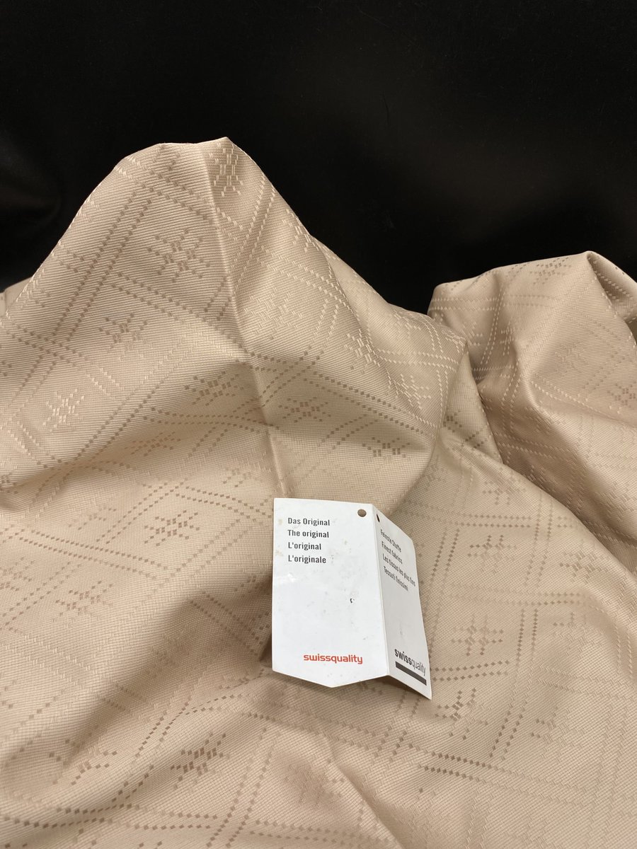 asm__tex's tweet photo. *swiss stiku &amp; silver box

*price tag 🏷️ 3500

*head office :shop no.c28 gidan dantata opp gandujiyya block kwari market

*branch : shop no.26 shy plaza kofar gadon kaya BUK road https://t.co/3qiJ4kqkiN