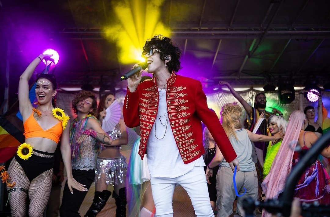 zafiroLive's tweet image. Con qué canción conociste a @iamlp?
🌟❣️🌟❣️
#lp
#iamlp
.
.
.
.
.
#zafirointernacional #conciertos #gira #tour #wearezafiro #fans #fanaticos #tuartistabyzafiro #peru
.
.
.
Nuestras redes sociales como:
IG: zafirointernacional
FB: Zafiro Internacional
TIKTOK: zafiro.internacional