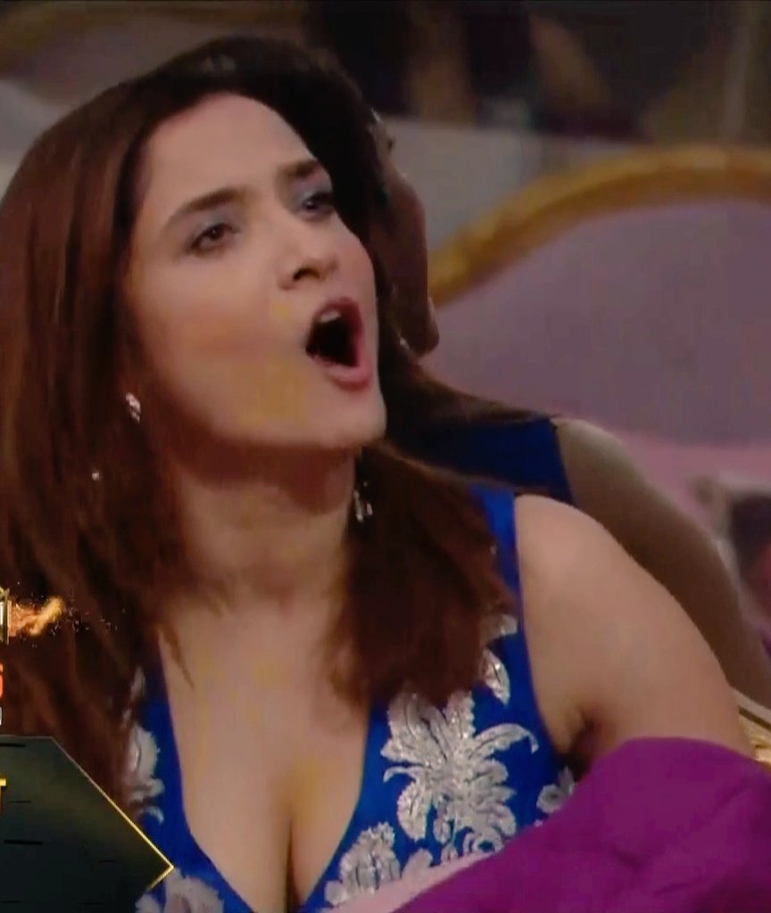 TellyFusion's tweet photo. Iss Bigg Fight Mein Aap Hain Kis Ki Side?

RT 🔁 #VickyJain, #AnkitaLokhande 

LIKE ❤️ #NeilBhatt, #AishwaryaSharma

#BiggBoss17 #BB17 https://t.co/eB8Z1eqDAP
