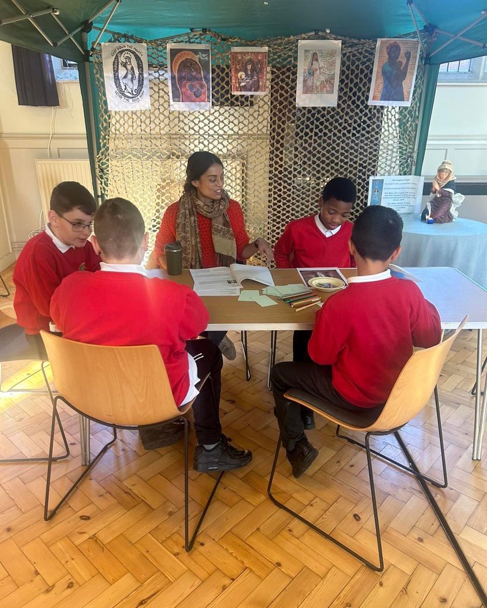 CowleyTeam's tweet photo. Great to host #PrayerSpaces at Grace Church Cowley @StEbbesChurch today for the children of St Christopher’s CE Primary. The children explored Advent and Christmas themes including the Magnificat and Christ the Light of the World @ODSTschools @oxforddiocese #contemplative https://t.co/mXddHN4Ugd