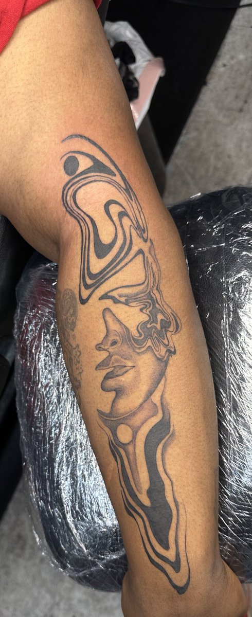 alluringmeelahh's tweet image. tattoo dump! If you’re in Houston looking for a tattoo artist, hmu bookieee 💙🤭