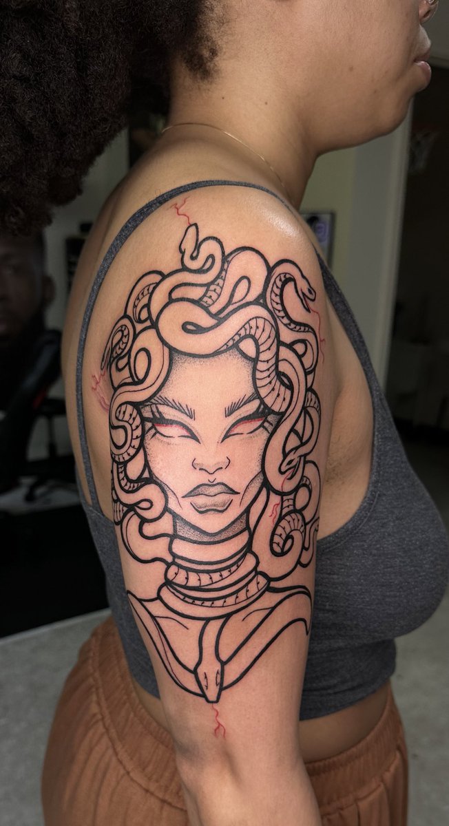 alluringmeelahh's tweet image. tattoo dump! If you’re in Houston looking for a tattoo artist, hmu bookieee 💙🤭