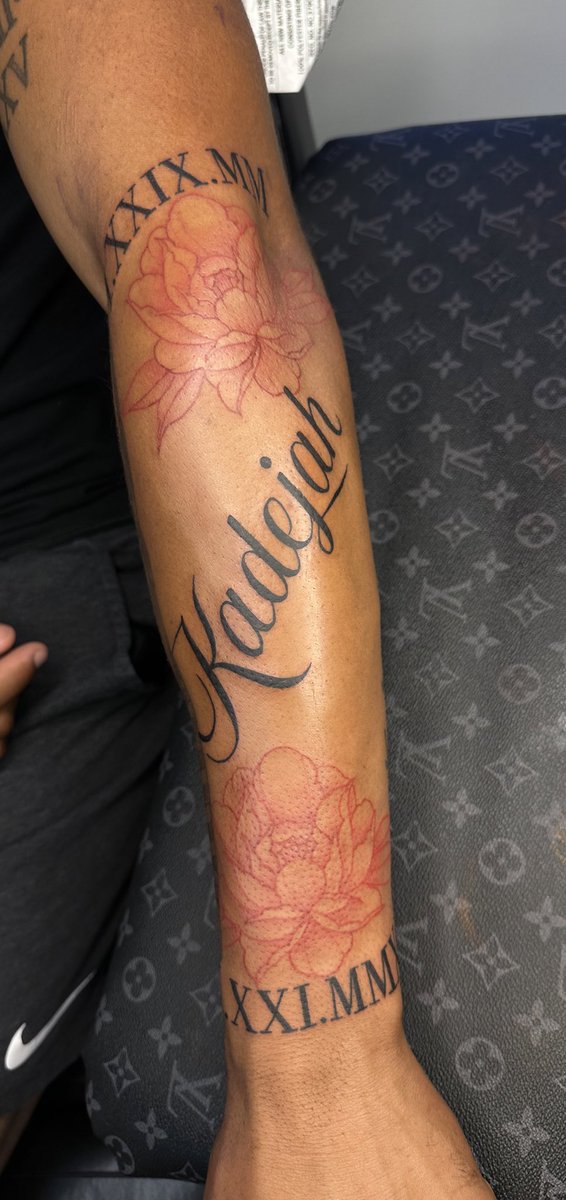 alluringmeelahh's tweet image. tattoo dump! If you’re in Houston looking for a tattoo artist, hmu bookieee 💙🤭