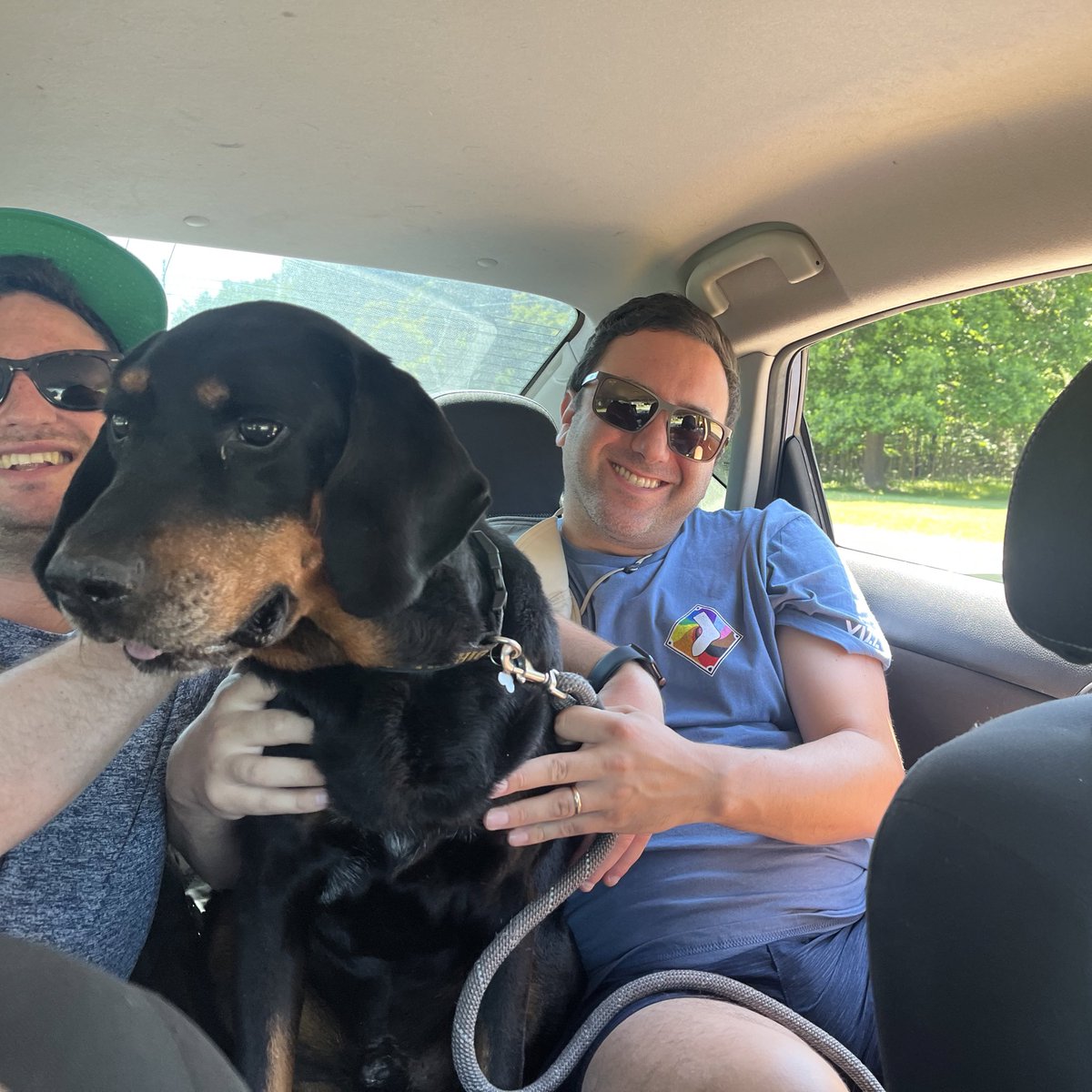 skoochiejacuzzi's tweet photo. My close friend had to say goodbye to his beloved dog named Snoop Dogg today. A shoutout from the Doggfather would mean the world to him! @SnoopDogg https://t.co/68B61iQnO1