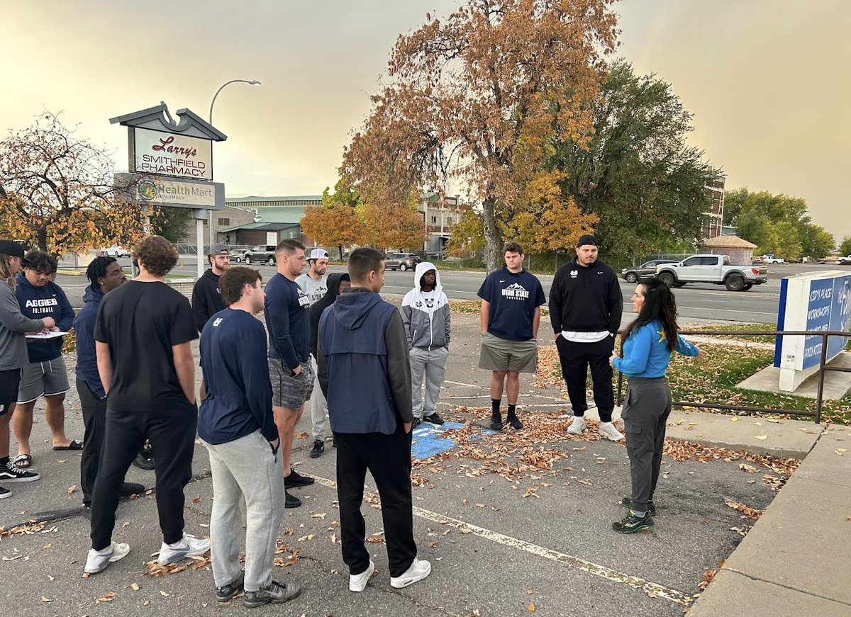 Vonn_6k's tweet photo. Hey AggieNation, I want to give a big shoutout to @familyplaceutah for allowing my teammates and I to do some amazing community work! I also want to give a big thanks to @BlueACollective for putting this together! #AggiesAllTheWay 🤘🏾 https://t.co/MglqD6auvR