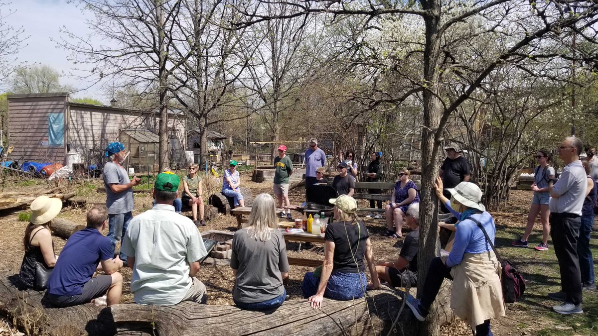 Openlands's tweet photo. Join us on November 11th for a Bilingual Tree Walk at Independence Park! Our #TreeKeepers will provide the event in English and Spanish at 10 a.m. Learn more and register here: https://t.co/aKgX91WUVy https://t.co/RYNt7GmnqB