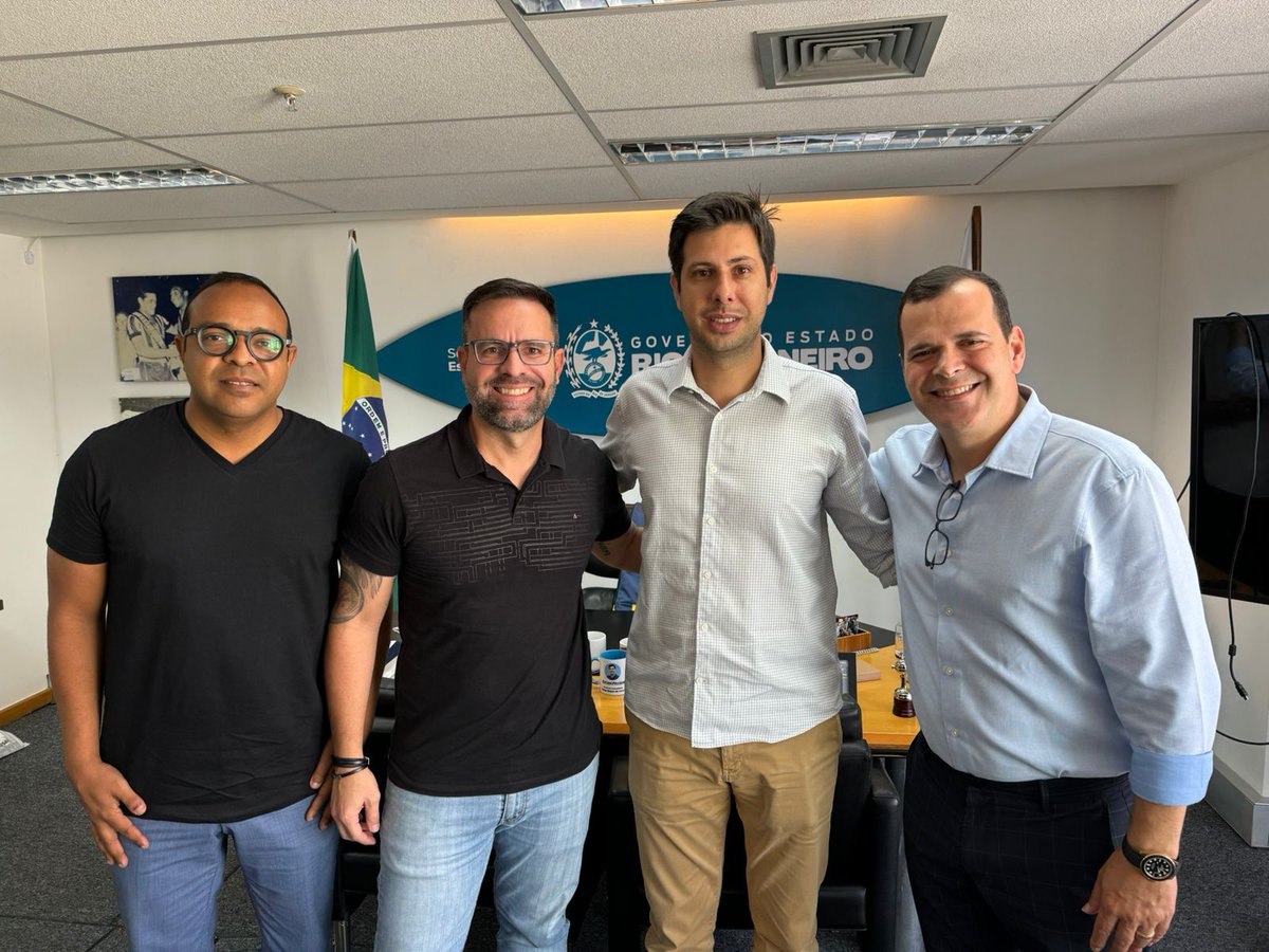 RioVitorhugo's tweet photo. Comecei a tarde de hoje em reunião com o secretário de esporte do estado, Rafael Piccianni, com o deputado federal Gutembergue Reis e com meu amigo Hudson da GR Sport
@gutembergreisoficial @rafaelpicciani @grsport_oficial #vereadorvitorhugo #cariocacomorgulho #reuniões #esporte https://t.co/NzeidJdVHP