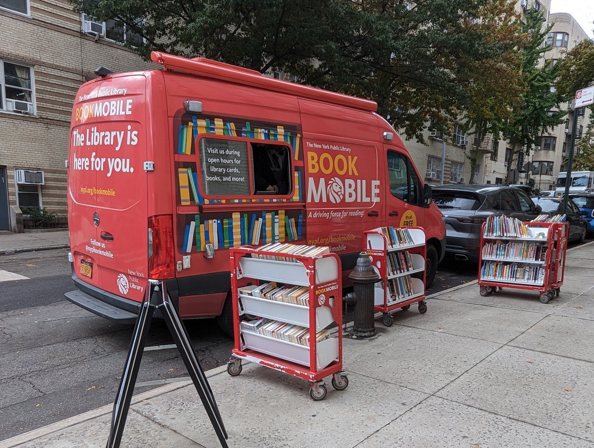 500efr's tweet photo. @OrkneyLibrary @NYTGames Love your posts. This is what happens in my neck of the woods…NYC #NYPL https://t.co/g7oBNfm7ae