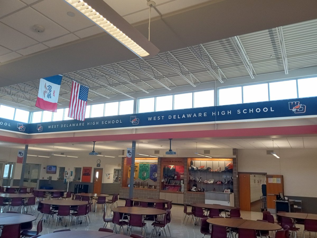 tfelderman78's tweet photo. Thanks for the great designs from @VarsityGroupDSM #WDHawks https://t.co/5Klh5CqL6S