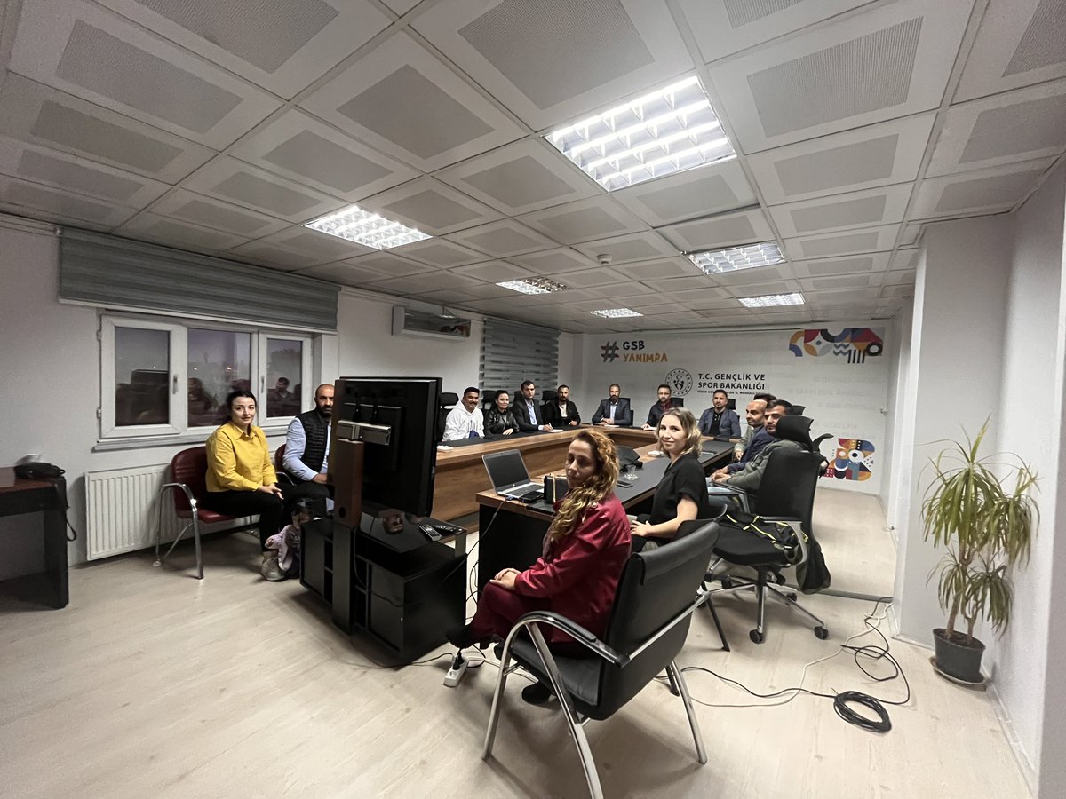 IgdirGM's tweet photo. 2023-2024 E.Ö.Y başlamasıyla üniversitelerde ,gsb yurtlarında,okullarda ve gençliğin olduğu her yerde yapılacak faaliyetleri değerlendirmek üzere Gnç.Hiz.Müd. Recai ŞAHİN başkanlığında, Gençlik Müdürlerimiz ve gençlik çalışanları ile planlama ve değerlendirme toplantısı yapıldı. https://t.co/KuudKcoOoR