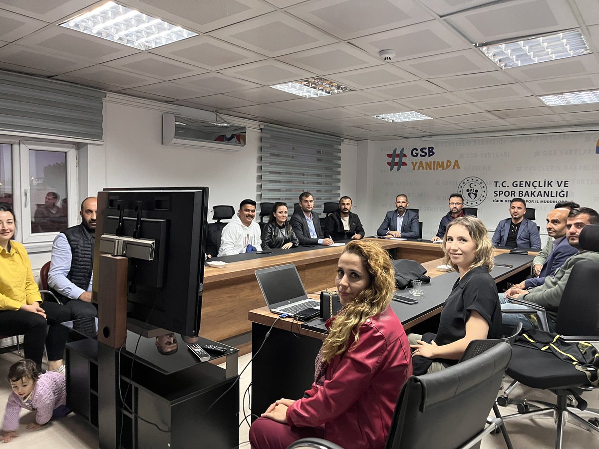 IgdirGM's tweet photo. 2023-2024 E.Ö.Y başlamasıyla üniversitelerde ,gsb yurtlarında,okullarda ve gençliğin olduğu her yerde yapılacak faaliyetleri değerlendirmek üzere Gnç.Hiz.Müd. Recai ŞAHİN başkanlığında, Gençlik Müdürlerimiz ve gençlik çalışanları ile planlama ve değerlendirme toplantısı yapıldı. https://t.co/KuudKcoOoR