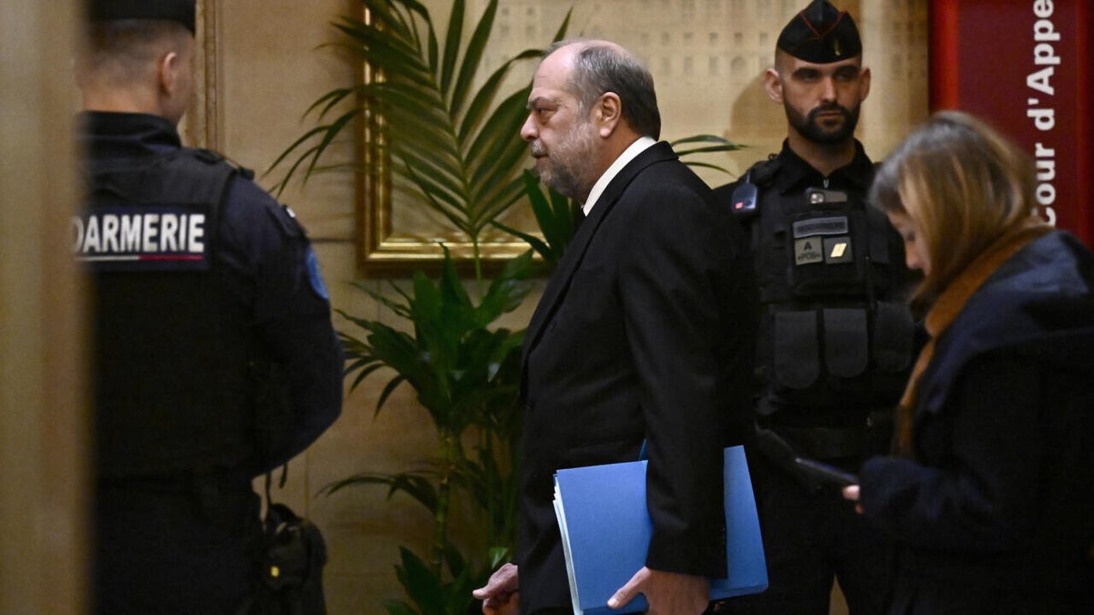 France24_fr's tweet photo. De Bayrou à Dupond-Moretti : pour un ministre en procès, démissionner n'est plus d'actualité
➡️ https://t.co/0vtYacy0Do https://t.co/DxYlRZPF6B