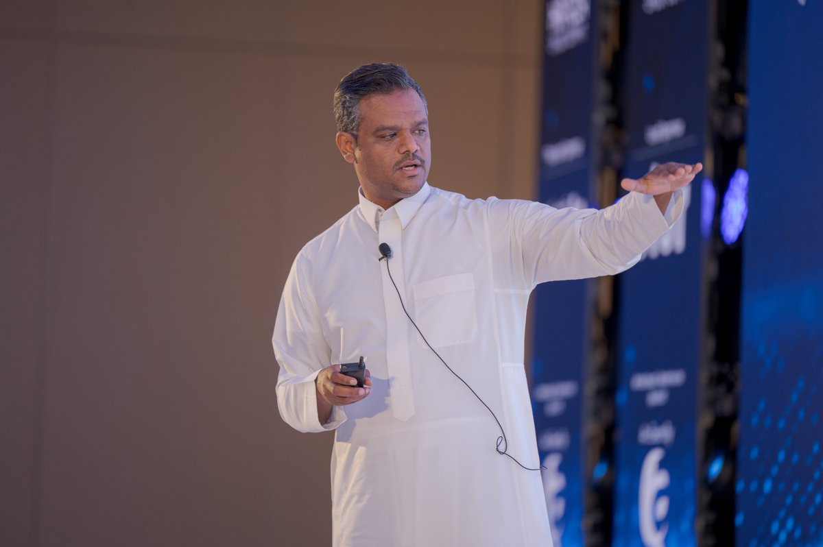 JisrHR's tweet photo. المهندس محمد عكار الجوهي، خلال حديثه عن الطريقة التي تغيرت بها الموارد البشرية في ظل التطور التكنولوجي، وعن المنظومة التقنية الحديثة للموارد البشرية من #جسر، في القمة السعودية السابعة للموارد البشرية✨
#HRTechSaudi #HRTechSaudiSummit https://t.co/5dLlNalH5q