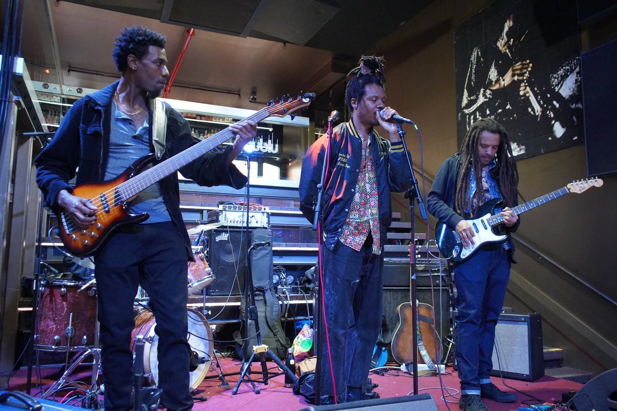 Meridianlight's tweet photo. Gotta make sound check! 

#NuBlu #nycrockmusic https://t.co/HGgx9pVzol