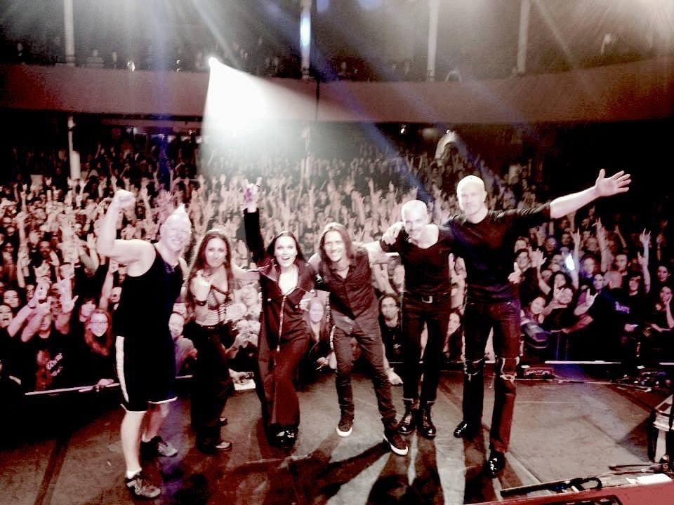 TarjaFrance's tweet photo. #Throwback2013 Paris @bataclan_
Un très bon souvenir de ce concert! 🤘🏻
Qu’est-ce que ça me manque les concerts de @tarjaofficial! 🥺😎🤘🏻♥️ #ColoursInTheRoadTour2013 #LeBataclan
📸 @TerranaDrummer (2013)
#tarja #TarjaTurunen https://t.co/LoF9PytuT3