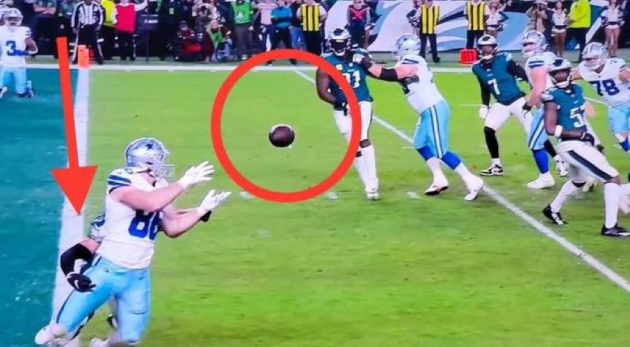 clarencehilljr's tweet photo. Hear me out. Maybe there was a reason he was falling and his knees touched. Everyone keeps saying he should have run route deeper. How about him not getting tackled before ball arrives https://t.co/MN7fInnyjD