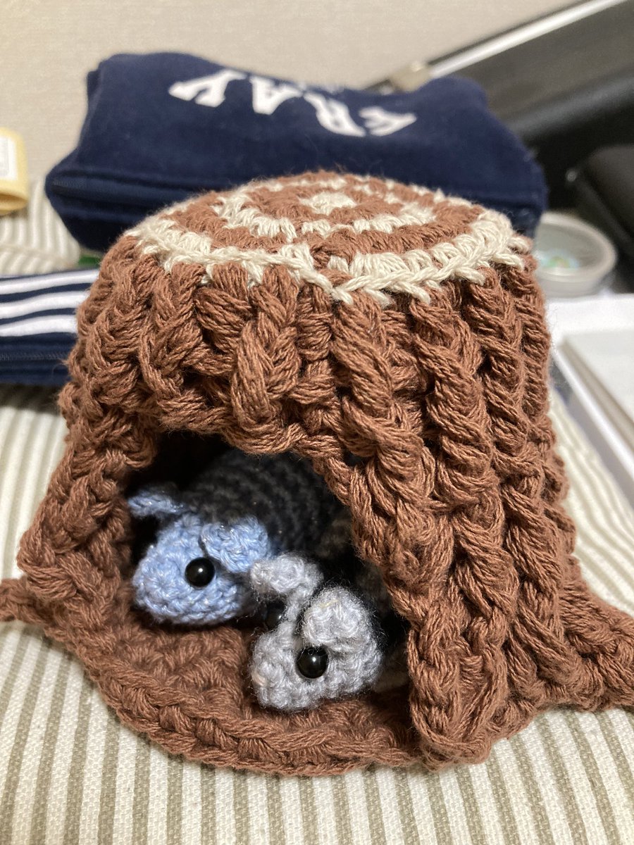 sumatra250g's tweet photo. はじろう丸くんのお家完成。
meetang さんデザインの切り株ハウス。
#あみぐるみ #amigurumi #はじろう丸 #meetang https://t.co/U9UH4ocomD