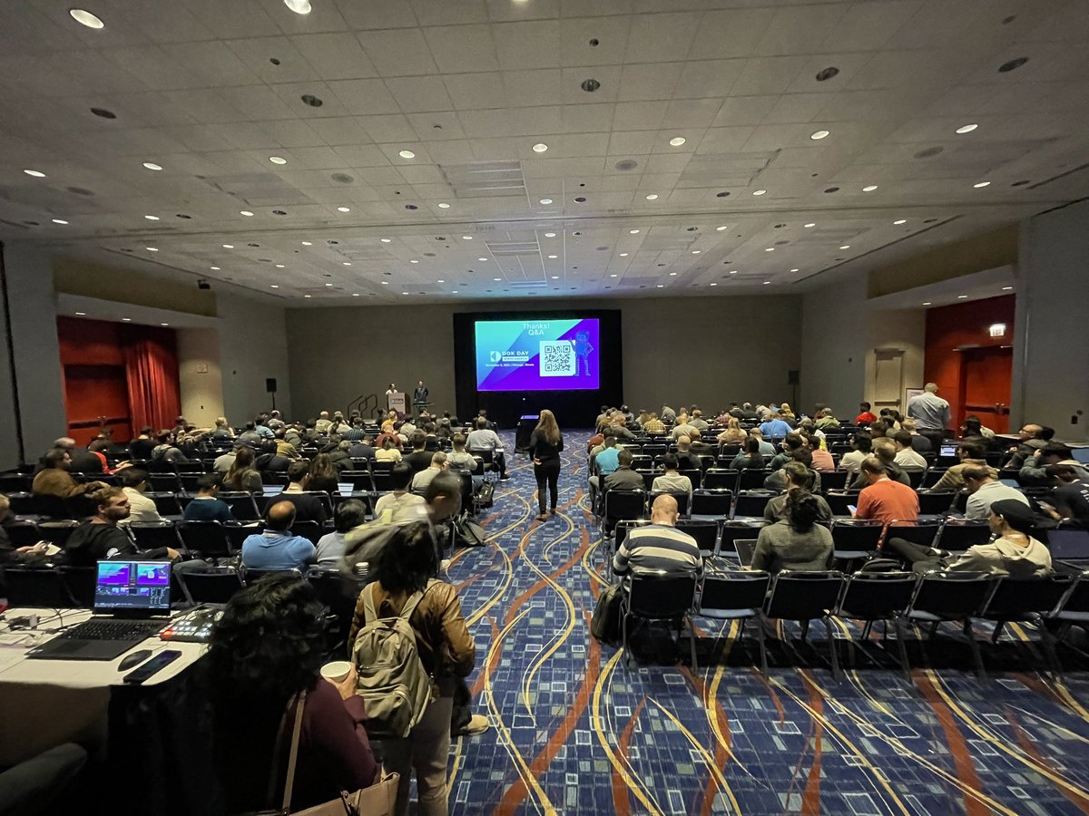 #Stateful workloads in #Kubernetes at #DoKDay by <a href="/_msau42_/">Michelle Au</a> and <a href="/kaslinfields/">Kaslin Fields</a> provides a great overview of the current state!