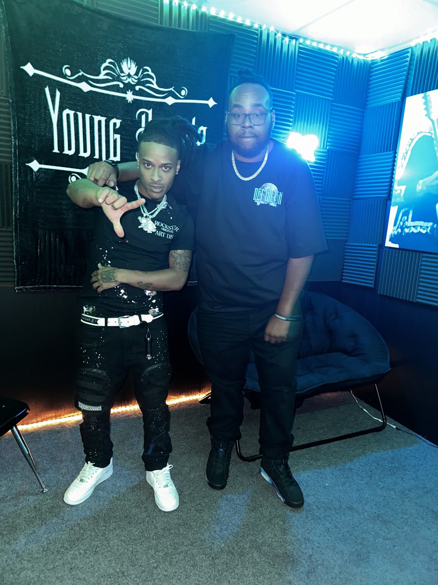 QuantumRecord's tweet photo. #ChuloDaMan & #Rambo4DW Cookin up at #QuantumRecords ๐ฅ
#YoungBopeteStudios #YoungBopete #BopeteCookinUpTheSauce #music #rapper #recordingstudio #alabamastudio @YoungBopete https://t.co/NBEQPVur2N