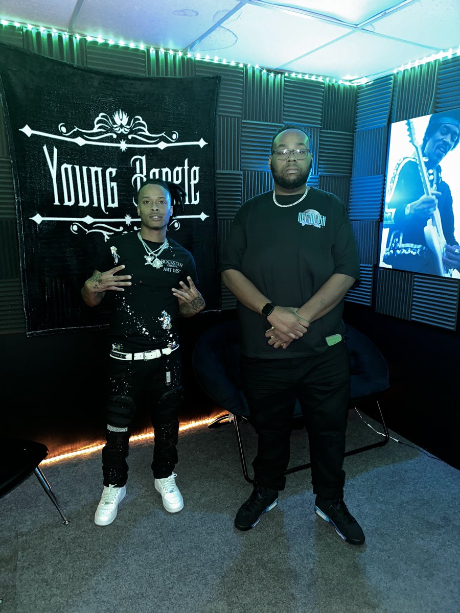 QuantumRecord's tweet photo. #ChuloDaMan & #Rambo4DW Cookin up at #QuantumRecords ๐ฅ
#YoungBopeteStudios #YoungBopete #BopeteCookinUpTheSauce #music #rapper #recordingstudio #alabamastudio @YoungBopete https://t.co/NBEQPVur2N