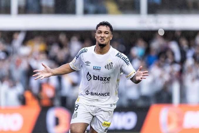 sfccomenta's tweet photo. É por isso que alguns jogadores preferem sair do Santos. Eles sabem que o sonho deles de vestir a camisa da seleção fica restrito jogando pelo Santos. E o motivo disso? Não sei. 

O que jogadores como Endrick (que atua no Brasil) fez que o ML não fez? 

Eu fico indignado com o desprezo da CBF com o Santos.
