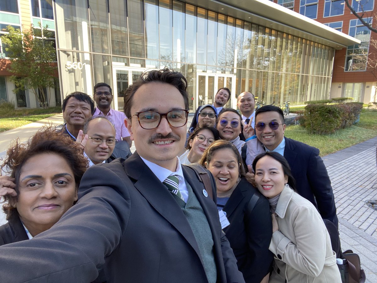 MattBrayAU's tweet photo. Swapped scrubs for a suit last week in Washington DC at the invitation of the @StateDept as part of the @StateIVLP Combatting #PublicHealth Challenges alongside colleagues from various @ASEAN nations. Proud to represent Australia and the Pacific here #globalhealth #diplomacy https://t.co/gpwyQUudJc