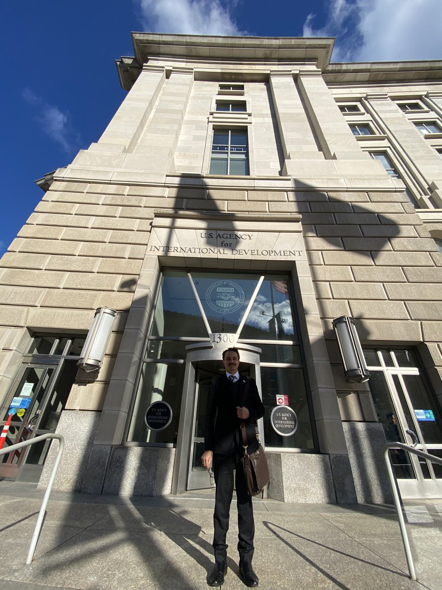 MattBrayAU's tweet photo. Swapped scrubs for a suit last week in Washington DC at the invitation of the @StateDept as part of the @StateIVLP Combatting #PublicHealth Challenges alongside colleagues from various @ASEAN nations. Proud to represent Australia and the Pacific here #globalhealth #diplomacy https://t.co/gpwyQUudJc