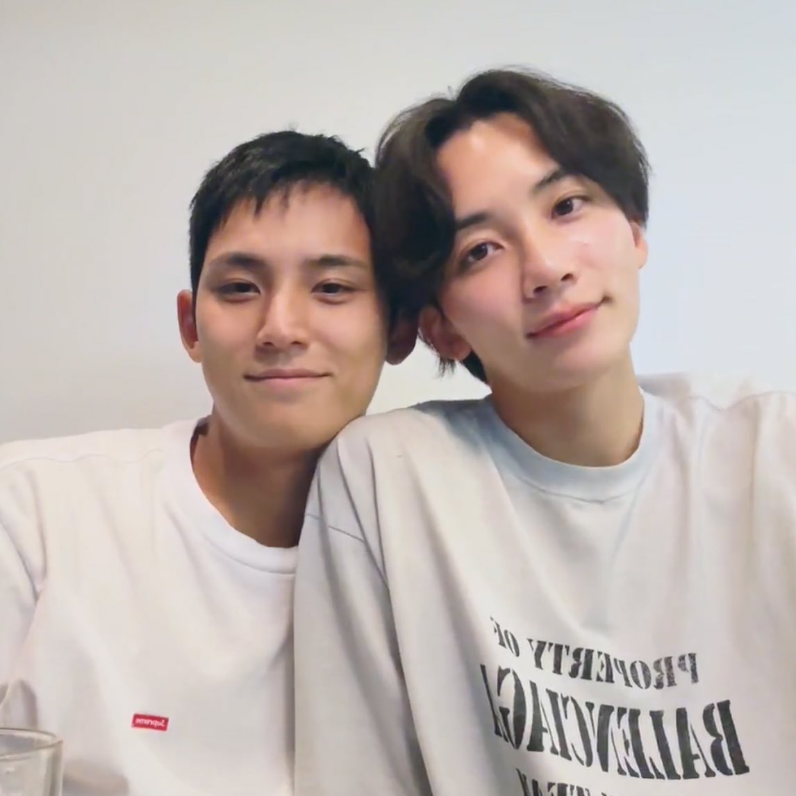 eng) 남남커플 일상 vlog | 강아지상 남친과 🥂술 마시기 | 미니 Q&amp;A | 파김치+짜파게티 먹방 | 오랜만에 북촌손🥟