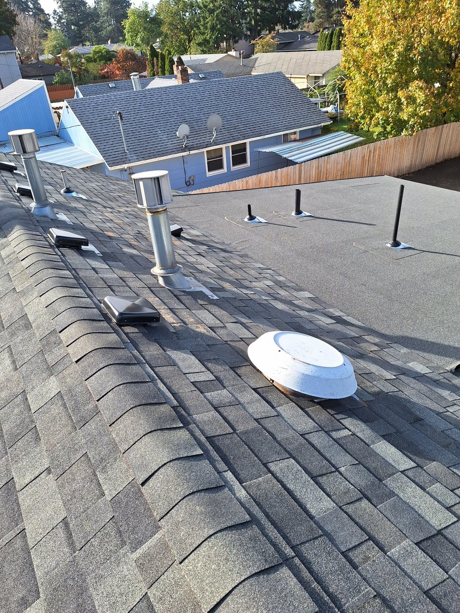 NwRoofTechInc's tweet photo. All those stem vents wow 🥹☺️ #roofingcompany #stemvent #nwrooftech #DoneRight #success https://t.co/8hBuqt0c5P
