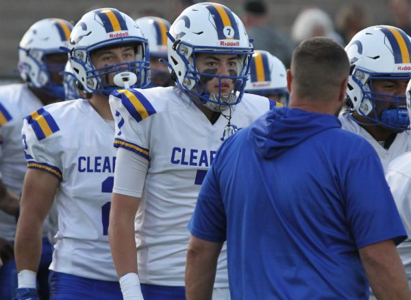 Perez_Sports's tweet photo. Breaking!🚨🏈

Clearview's Northeast Lakes All-District first team members.
- Ethan Lorenzana
- Greg O'Hern
- Malcolm Lane
- Cy Christensen
- Josiah Longo
- Ayden Cruz
- Conner Kane

@MJournalSports @chsclippers https://t.co/eUQ7gYOUJB
