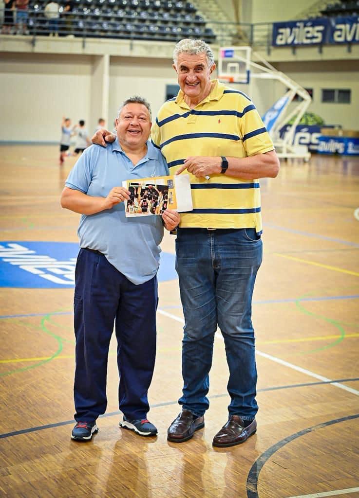 ladyamonestada's tweet photo. @fernandoromay1 estuviste en Avilés hace unos meses y mi pareja @pinELinclinao estaba eufórico por hacerse una foto contigo. Va a hacer un mes que el maldito cáncer me lo arrebató, estoy segura que a él le encantaría que la tuvieses. https://t.co/eSSqKMkp12