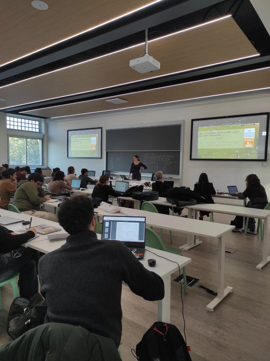 Just had an amazing time giving a lesson at the urban design studio course hosted by <a href="/boeriarchitetti/">Stefano Boeri Architetti</a>  at @DastuPolimi ! 🏙️🌳 Shared insights on mapping environmental &amp; social quality in urban green spaces #UrbanPlanning #GreenSpaces