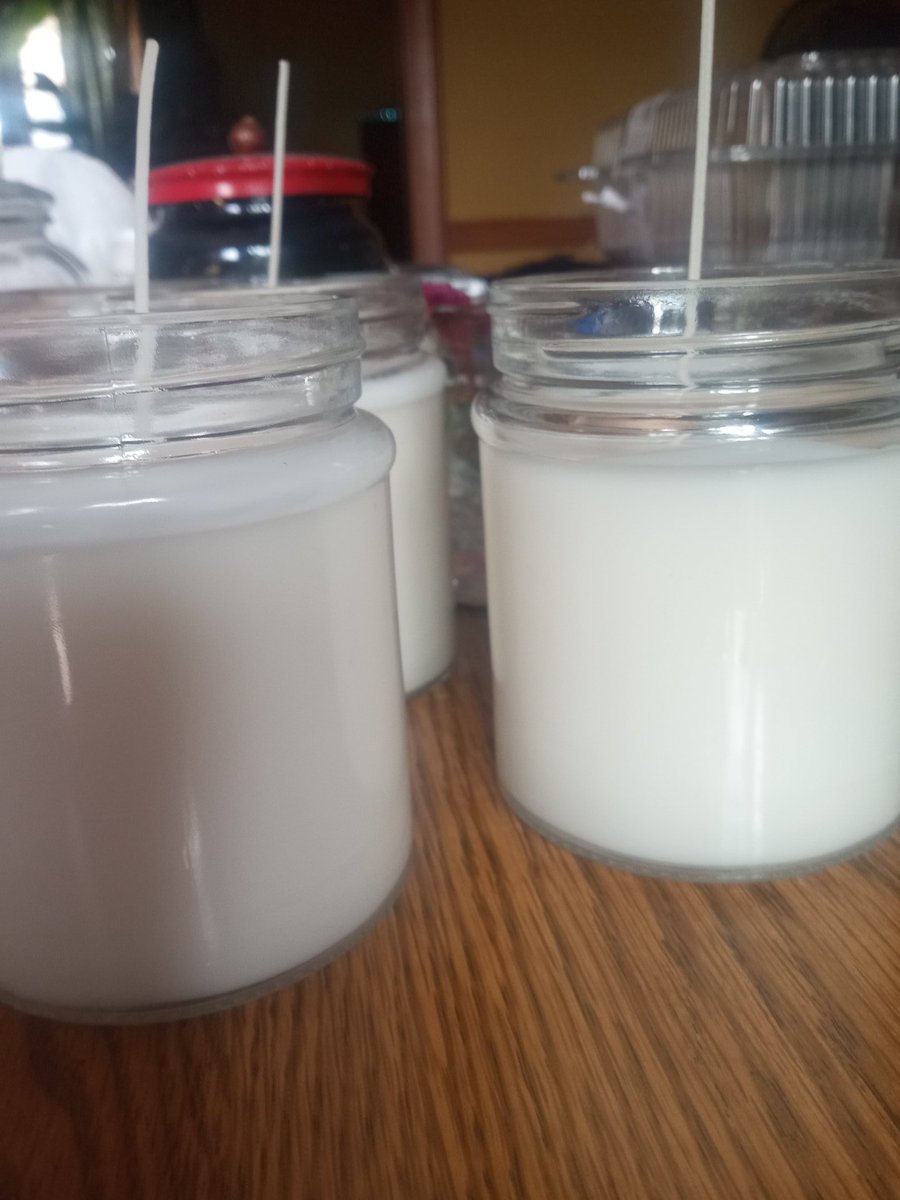 Well it's been a long journey back but the first batch is made bacon coffee scent. The cupcakes didn't turn out the way I wanted but practice makes perfect...