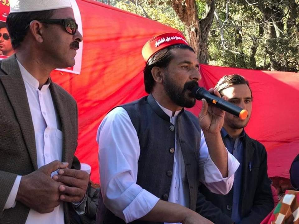ANPOSwat's tweet photo. گرینڈ شمولیتی پروگرام گورکین کالام.
گورکین کالام میں 200 افراد نے پی ٹی آئ پیپلز پارٹی اورجماعت اسلامی سے مستفی ھو کر عوامی نیشنل پارٹی میں شمولیت اختیار کرلی.
نئے شامل ہونے والے ساتھیوں کو باقاعدہ طور پر ٹوپیاں پہنائی گئی.
#ANP #PK_3 #NA02 https://t.co/85uYyn8yoP