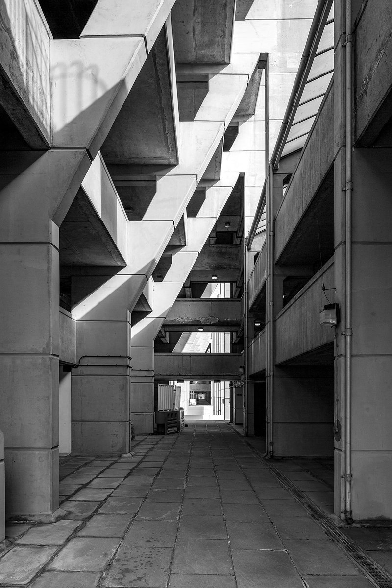 new_brutalism's tweet photo. Brunswick Centre, Bloomsbury, London; designed by Patrick Hodgkinson for Marchmont Properties and LBC Camden, built 1968-72
-
Photo: Simon Phipps https://t.co/WuVTHKpY70