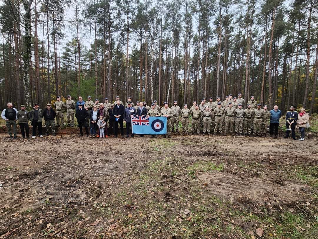 In Oct 23 #RAF Trumpeter AS1 Phil Smith sounded the Last Post and Reveille as part of #ExPerArdua #EagleScheme, which commemorated the 80th anniversary of the #WoodenHorseEscape - a precursor to #TheGreatEscape which took place from the same camp one year later. #RAFMusic 🎺✈️🥁