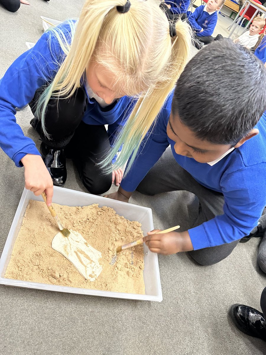Highgateacademy's tweet photo. Today in Darwin class we identified mysterious footprints. We used our visualiser so that the class could identify features like claws and feathers on the prints. We still have one mysterious print to identify… @theliteracytree #hookwithabook https://t.co/iXAI6sIXWW