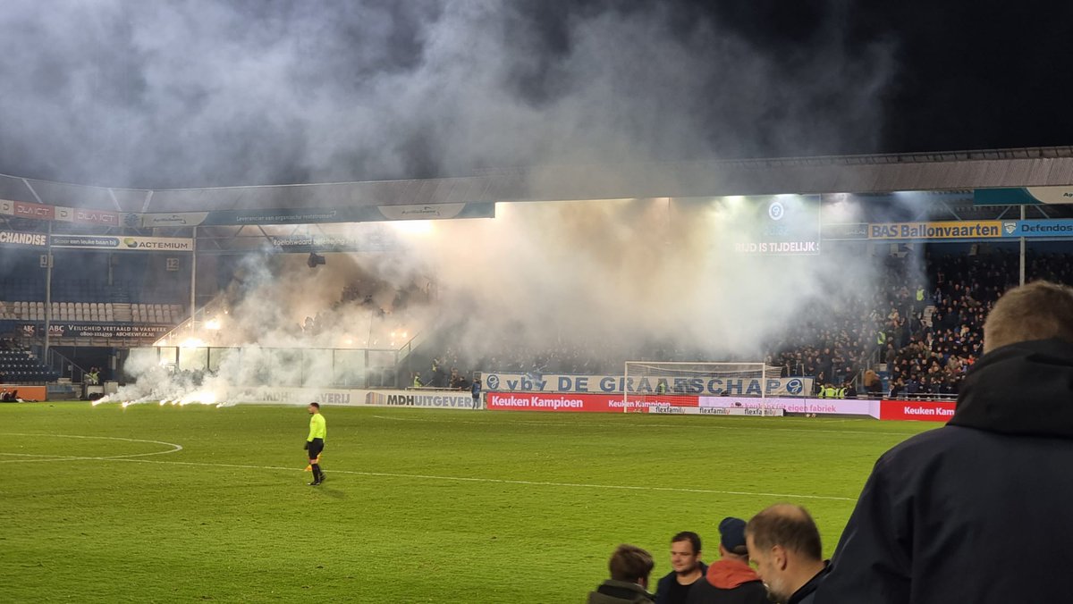 REGIO8's tweet photo. NAC-supporters huren café Terborg af, komen vervolgens niet opdagen. 'Ik heb nu een mail gestuurd naar NAC om te kijken wat we met de kosten doen' https://t.co/TjLr8YTkXT https://t.co/oBbl0fDxiR