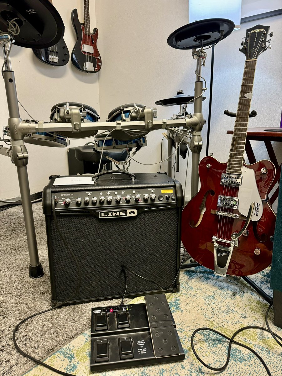 Lawsy34's tweet photo. @gretsch I just got one. 😊 New to me 5122DC. https://t.co/Y0yU0KMnC2