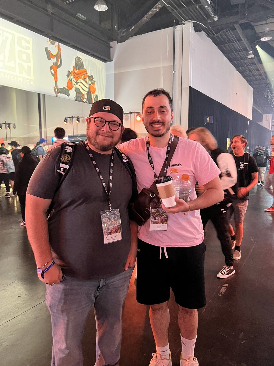 TheSnowQueen_TV's tweet photo. Blizzcon 2023 was a blast! We ended up getting to say hi to some of our favorite content creators! Thanks for being so cool and taking pics with us @Jay3OW @emonggtv @Flats_OW and @Unsaltedsalt__ 🖤 https://t.co/GSnBIFRsKl