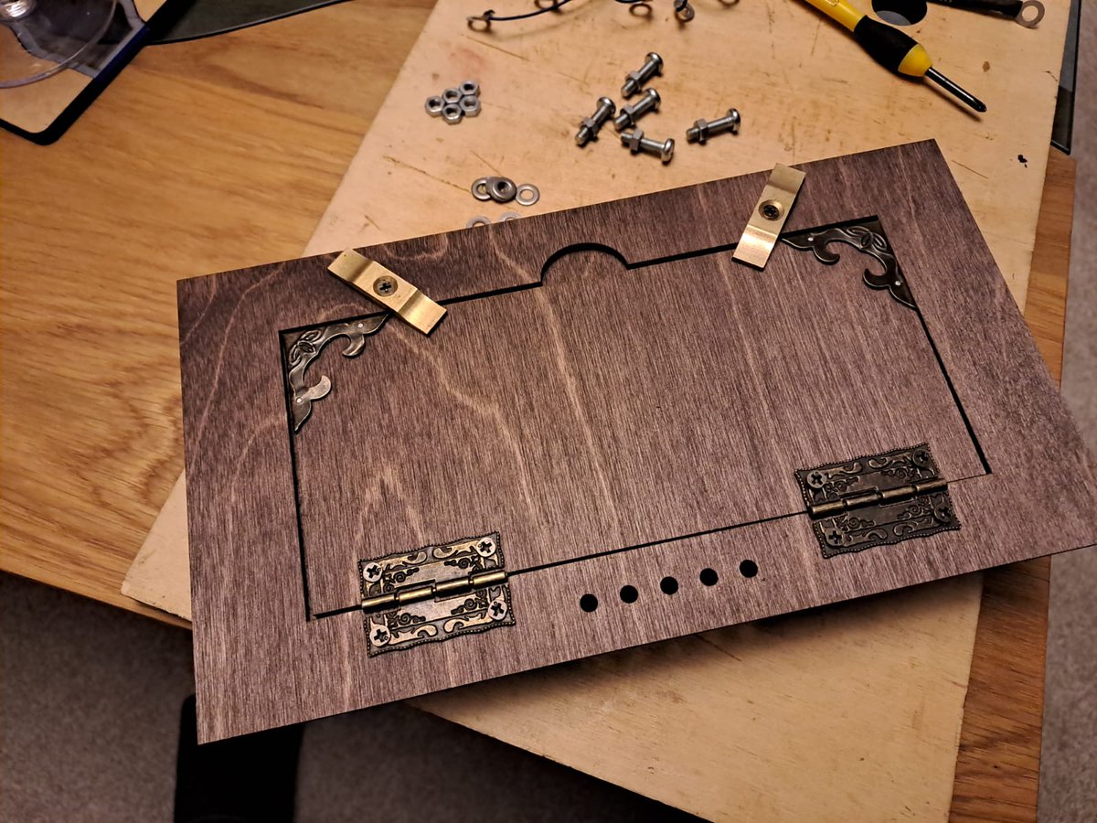 msraynsford's tweet image. Everything about this compartment is wrong, the corners don't work the flap doesn't close, the latches are in the wrong place. I still love it though, very happy with the aesthetic. Time to make a better one.
#Makevember