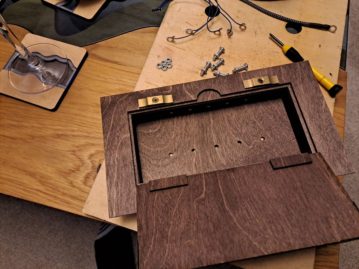 msraynsford's tweet image. Everything about this compartment is wrong, the corners don't work the flap doesn't close, the latches are in the wrong place. I still love it though, very happy with the aesthetic. Time to make a better one.
#Makevember