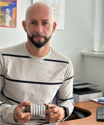 INiBICA_IIS's tweet photo. #Felizlunes📰El Dr. José M. Romero, profesor @enfisuca y miembro @meles_inv y grupo #INiBICA EM14 pone en práctica una #formación similar a un #escaperoom para el desarrollo de #competencias en #enfermería.

Noticia completa @redaccionmedica: https://t.co/1XgDRDqhwI https://t.co/boossQruTt