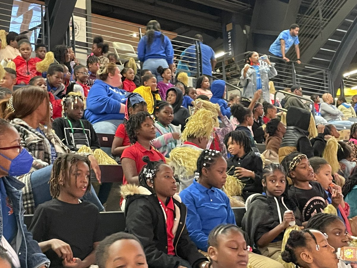 WFinchMedia's tweet image. Celebrating our reading with basketball 🏀 game  @GTWBB! Congratulations to the top loggers for each grade level!!!#keeploggingurminutes #apsrace2read #buzzerreaders @APSMediaServ @DrTSpencer @_craigasimmons @APSFinchEagles @apsupdate