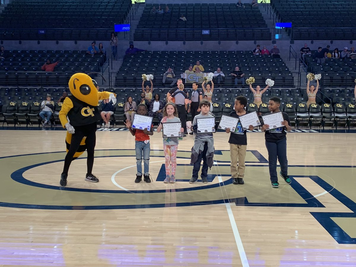 WFinchMedia's tweet image. Celebrating our reading with basketball 🏀 game  @GTWBB! Congratulations to the top loggers for each grade level!!!#keeploggingurminutes #apsrace2read #buzzerreaders @APSMediaServ @DrTSpencer @_craigasimmons @APSFinchEagles @apsupdate