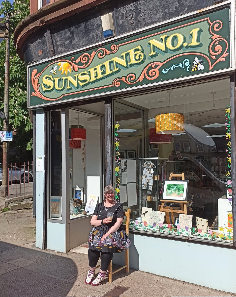 sunshine_no_1's tweet image. This is me &amp;amp; my wee shop which I opened in 2015. Each year I've been proud to go from strength to strength but this year has been tough with customer spend really down. The festive season is so important for indie shops - if you can support us in any way it's hugely appreciated🥰
